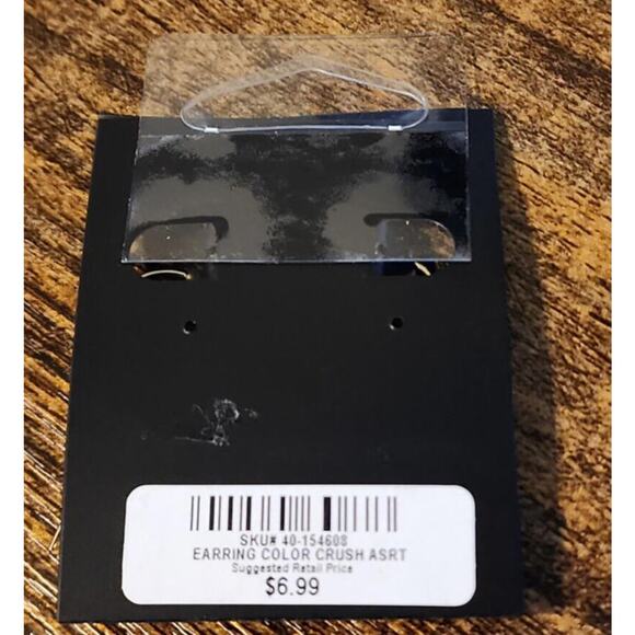 Encore Color Crush ASRT Stylish Gold & Green Stone Drop/Dangle Earrings - Picture 3 of 3